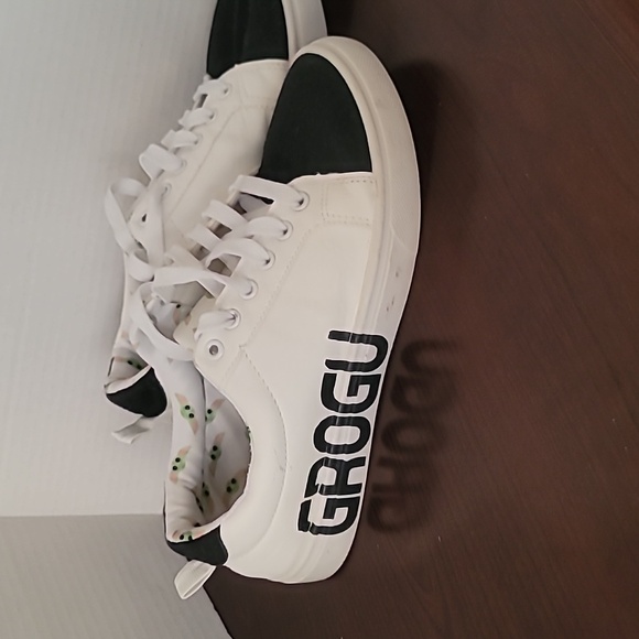 Baby Yoda Sneakers Lucas Films Men's Shoes Sz 9 White Star Wars Grogu Trainers - Picture 3 of 9